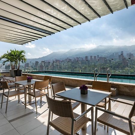 Hotel York Luxury Suites Medellin By Preferred Exteriér fotografie The rooftop pool at the hotel