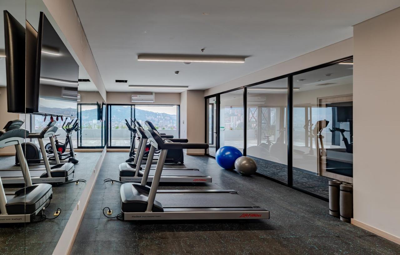 Hotel York Luxury Suites Medellin By Preferred Exteriér fotografie The gym at the hotel