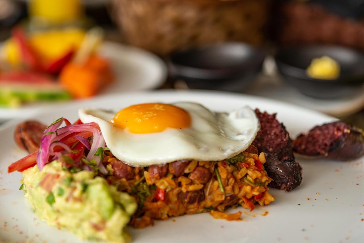 Hotel York Luxury Suites Medellin By Preferred Exteriér fotografie A plate of chaat