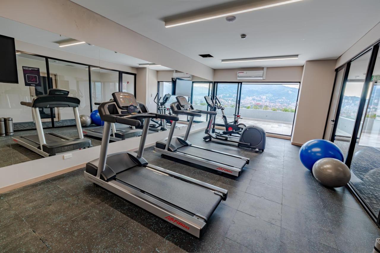 Hotel York Luxury Suites Medellin By Preferred Exteriér fotografie The gym at the hotel