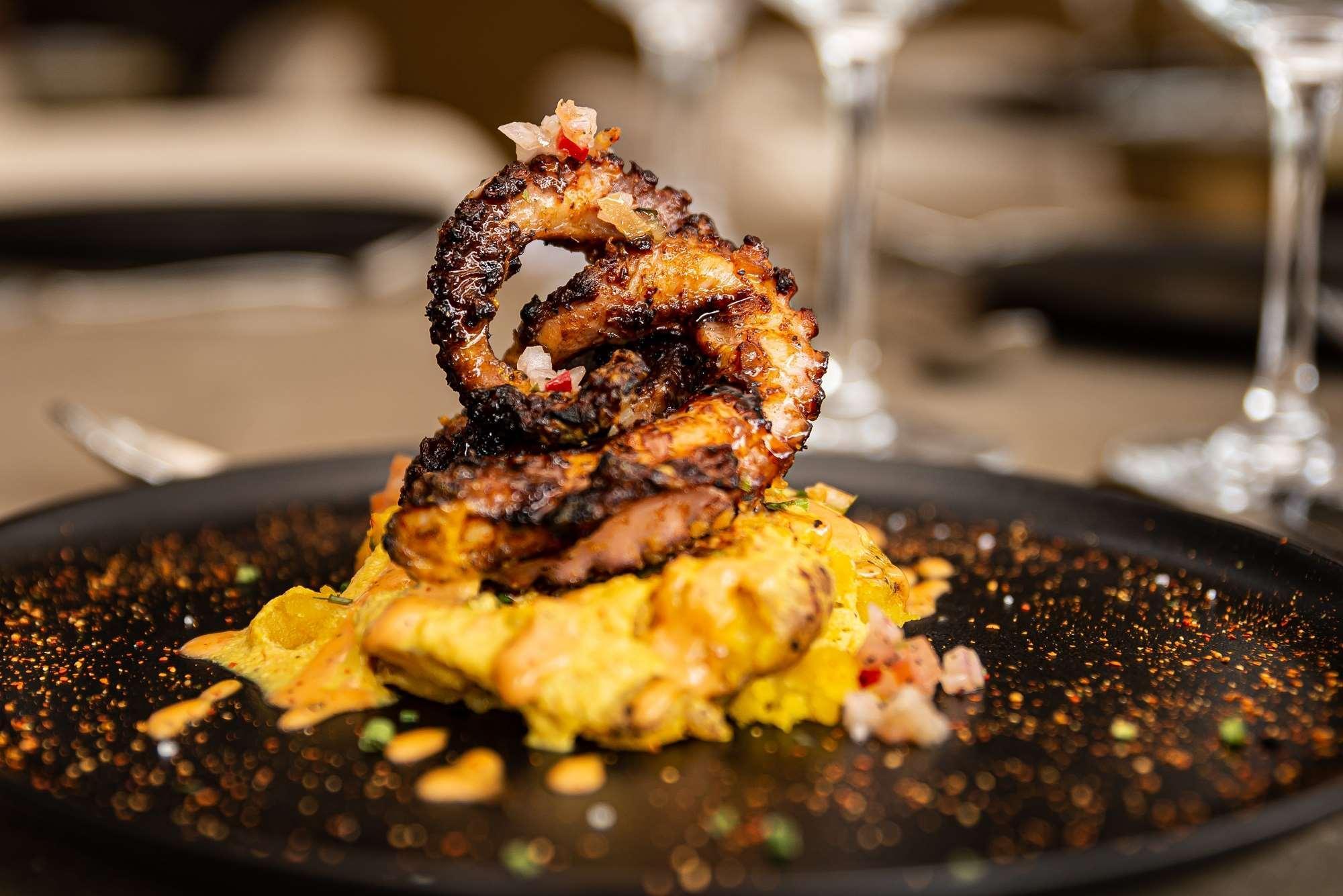 Hotel York Luxury Suites Medellin By Preferred Exteriér fotografie Grilled octopus