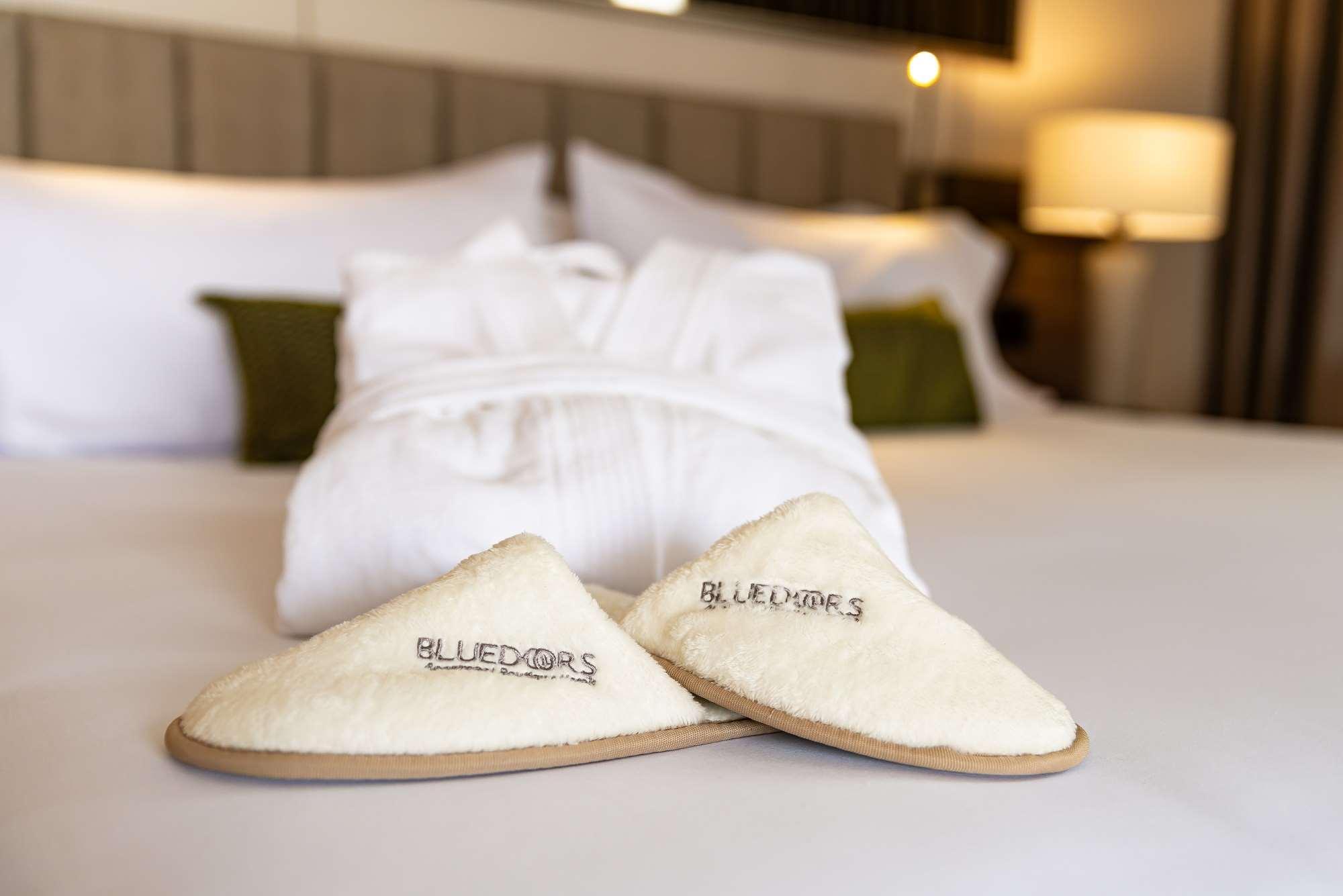 Hotel York Luxury Suites Medellin By Preferred Exteriér fotografie A pair of hotel slippers