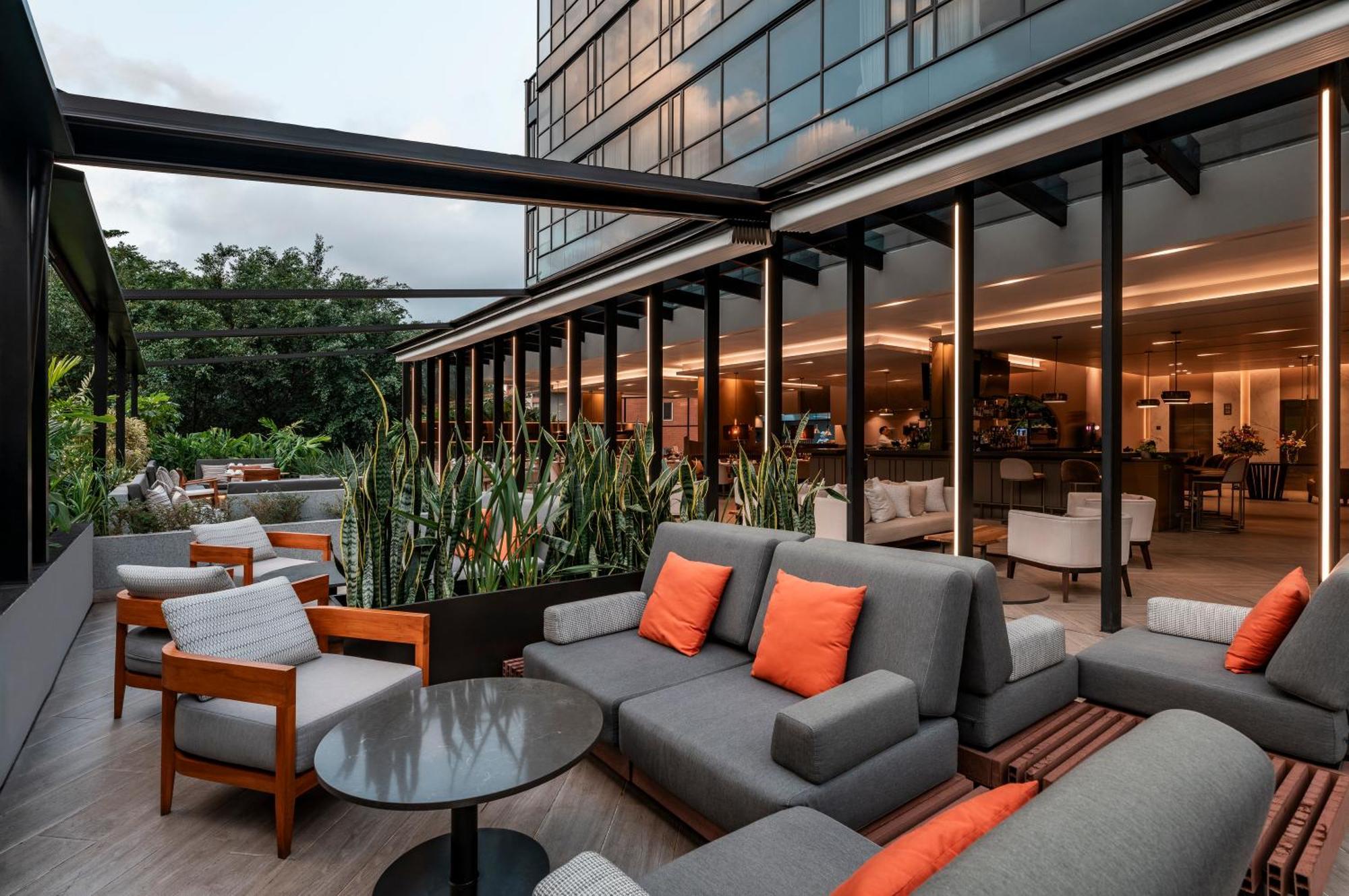 Hotel York Luxury Suites Medellin By Preferred Exteriér fotografie The hotel's rooftop lounge
