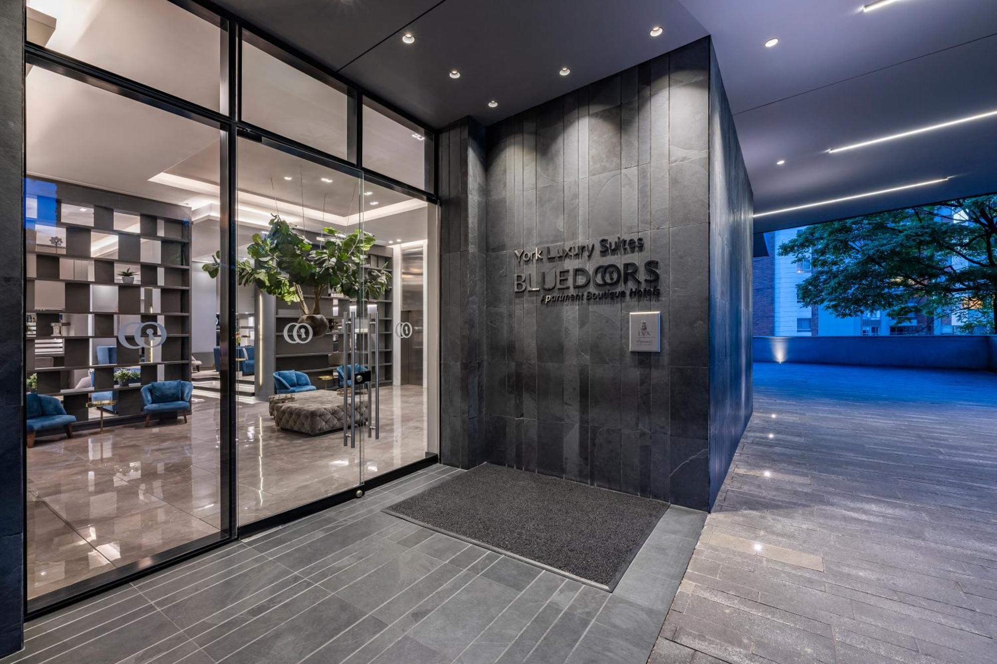 Hotel York Luxury Suites Medellin By Preferred Exteriér fotografie Entrance of Bluecore