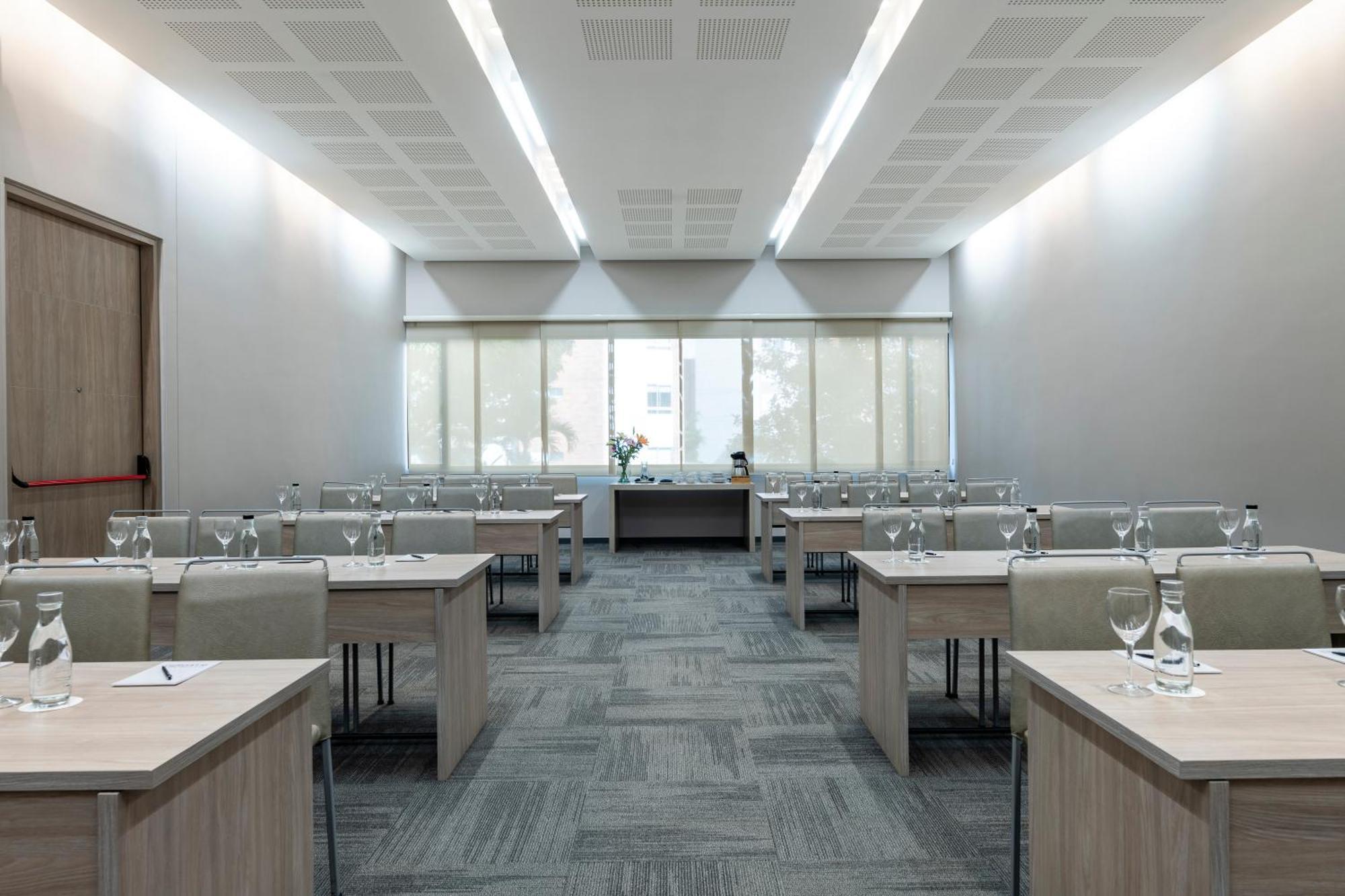Hotel York Luxury Suites Medellin By Preferred Exteriér fotografie Meeting room